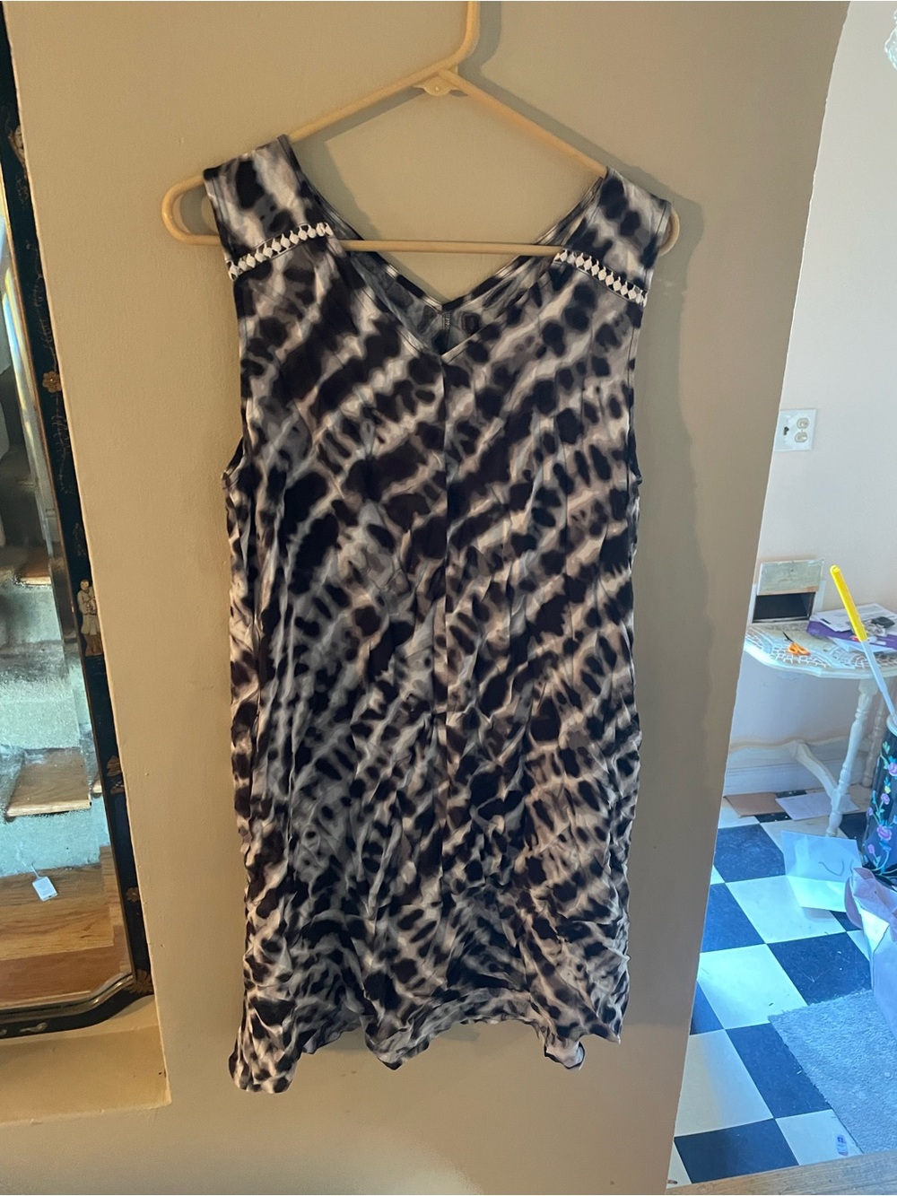 Cuddl Duds Black and White Tie-Dye V-Neck mini dress